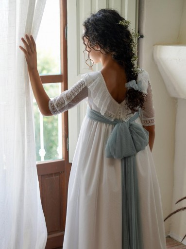 Modelo Prisma. Vestido en tul plumeti mini con aplicaciones de tul boradado.  [1]