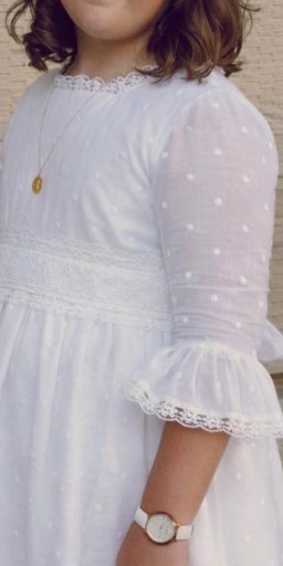 Batista bordado bodoque. Color blanco contorno 76 cm largo 119 cm