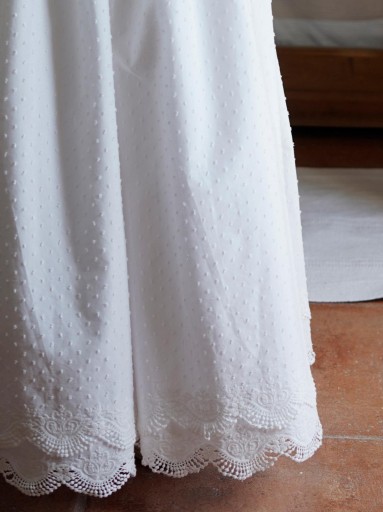 Modelo  Iziar. Vestido comunión en algodón plumeti bordado color blanco roto. [2]