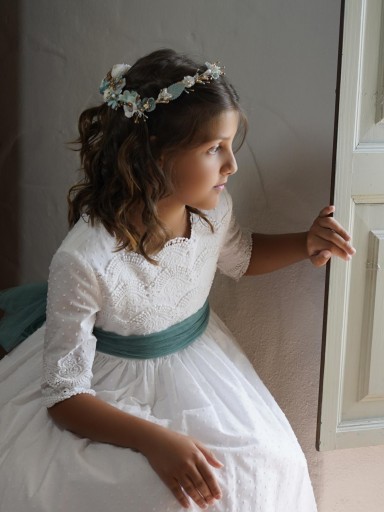 Modelo  Iziar. Vestido comunión en algodón plumeti bordado color blanco roto. [1]