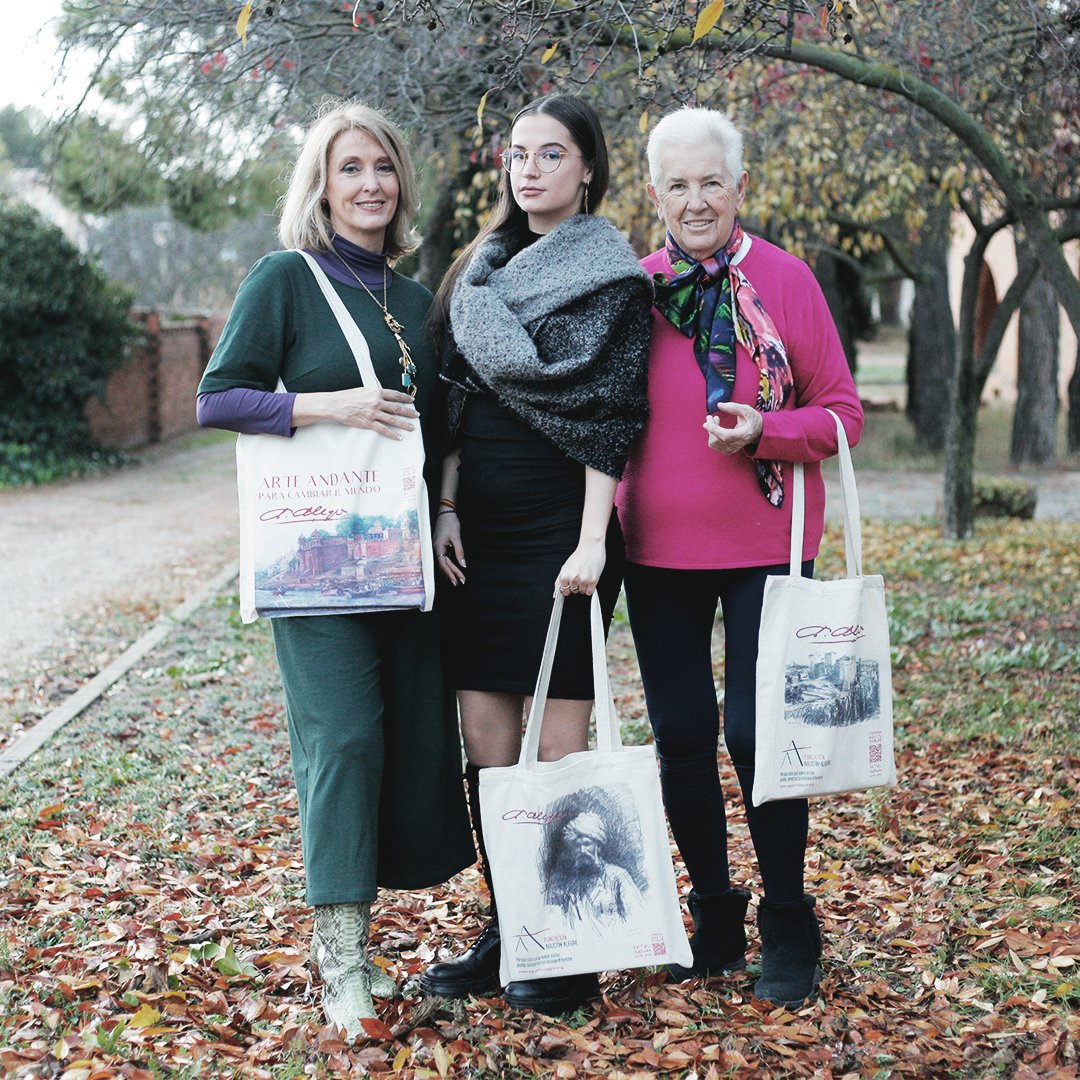 NURIA LIDIA Y AMPARO BOLSAS 2.jpg