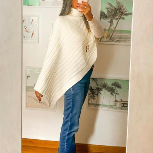 Poncho cuello cisne beige [1]