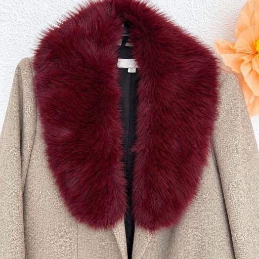 Cuello tono Burdeos