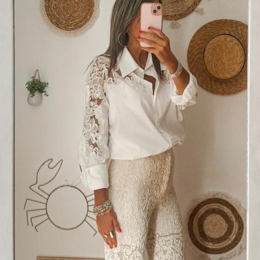 Camisa blanca con BORDADOS [1]