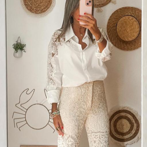 Camisa blanca con BORDADOS [3]