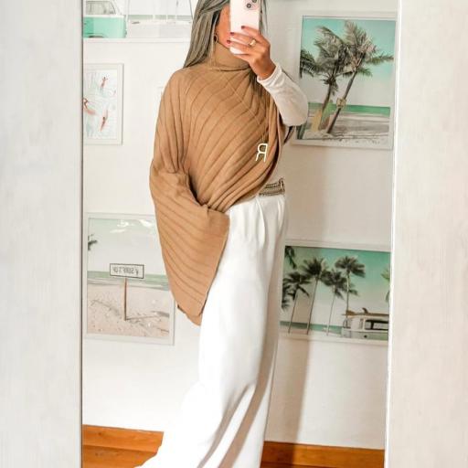 Poncho cuello cisne camel [1]