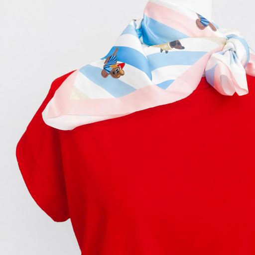 Camiseta con pañuelo  [1]