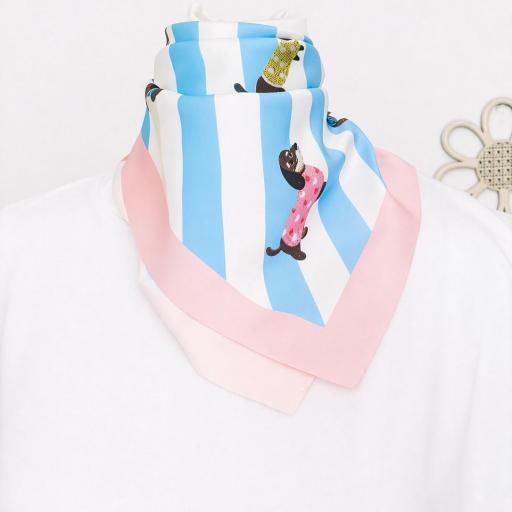 Camiseta con pañuelo [2]