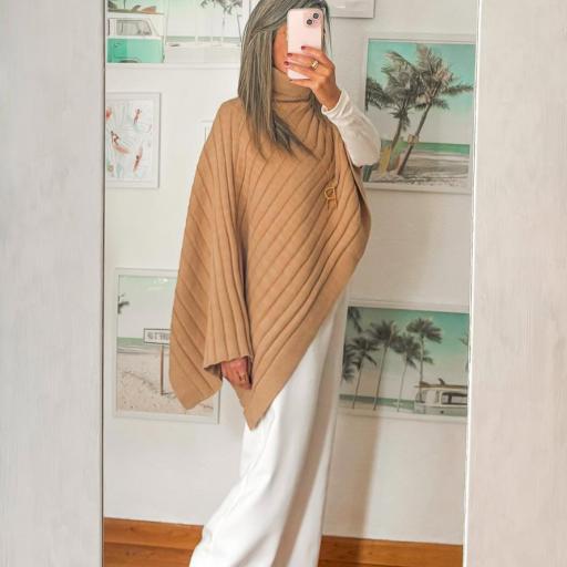 Poncho cuello cisne camel [3]