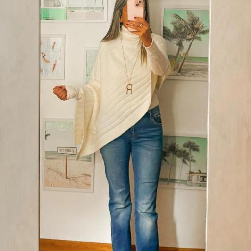 Poncho cuello cisne beige [2]