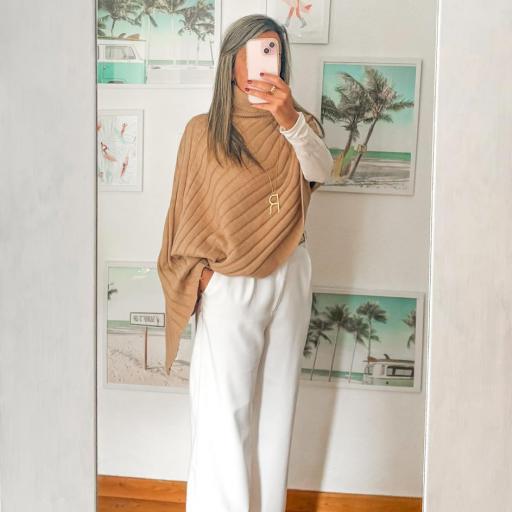 Poncho cuello cisne camel [4]