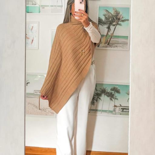 Poncho cuello cisne camel [5]