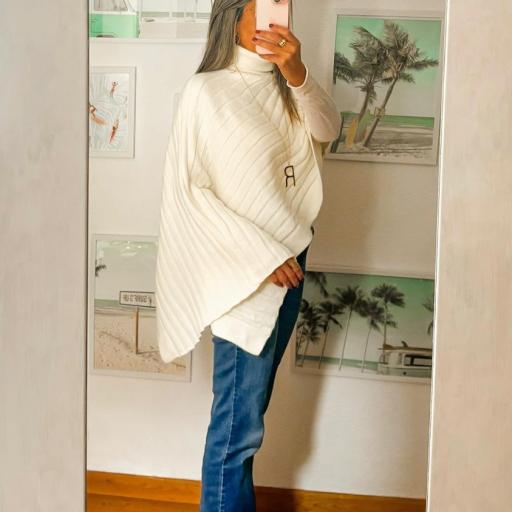 Poncho cuello cisne beige [4]