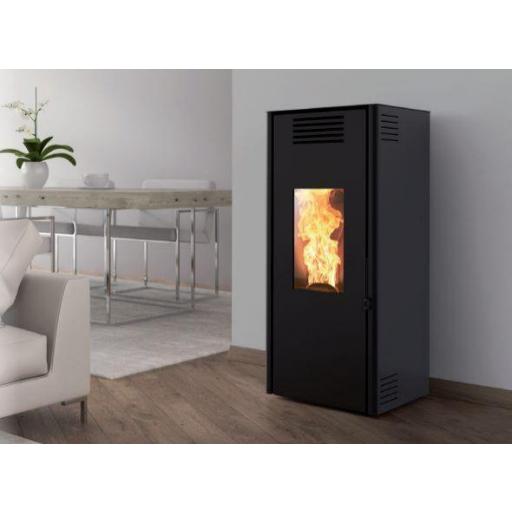 Estufa de Pellets Modelo TERESA PRO MAX - INTERIOR FUNDICION 12 kW