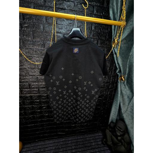 CAMISETA LV  (DRM)