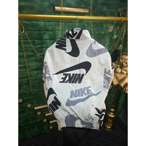 CHAQUETA NIKE [1]