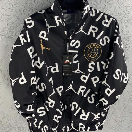 CHAQUETA NKE PARIS