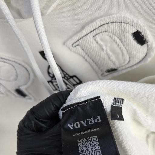 SUDADERA PRADA (BORDADA) [2]