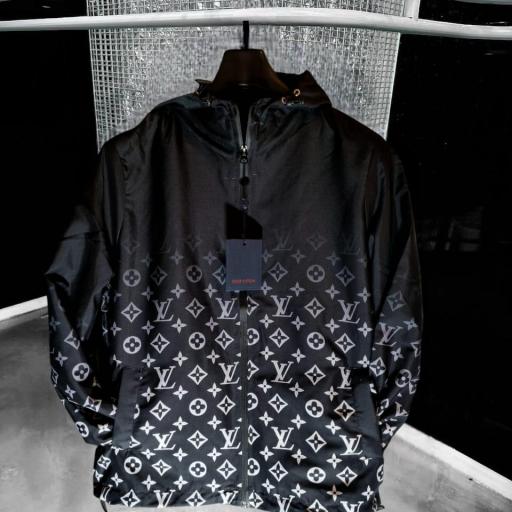 CHAQUETA LV