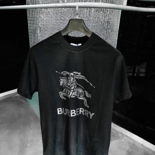 CAMISETA BURBERRY ( OVERSIZE )