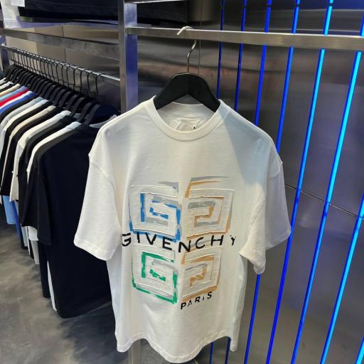 CAMISETA GIVENCHY (COLOR BLANCO)