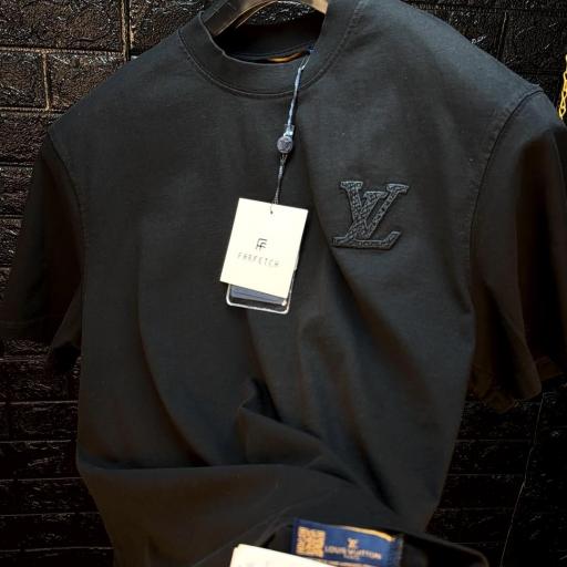 CAMISETA LV (PLUS)