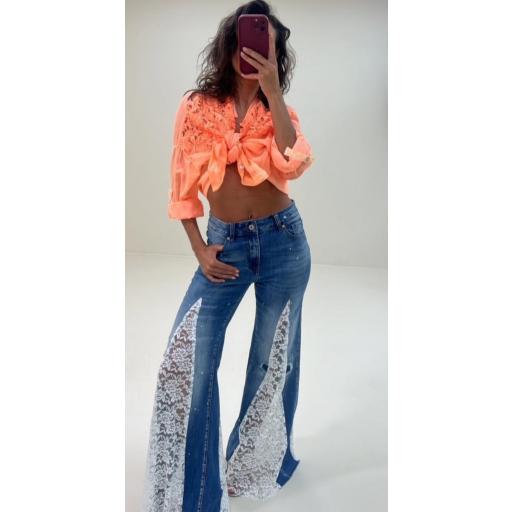 Pantalon vaquero encaje con campana 