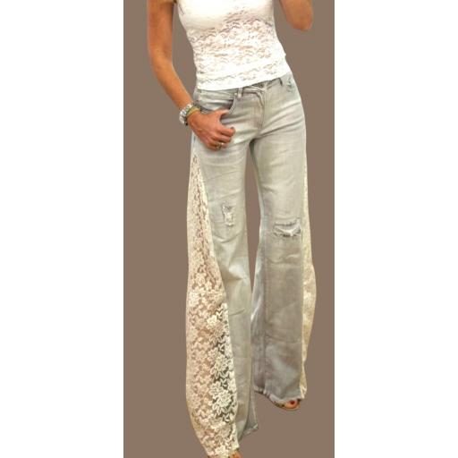 Pantalon jeans claro con encaje  [1]