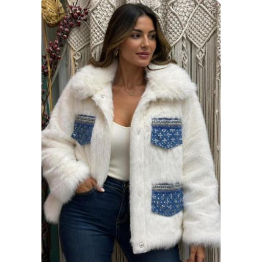 Chaqueta pelo blanca 