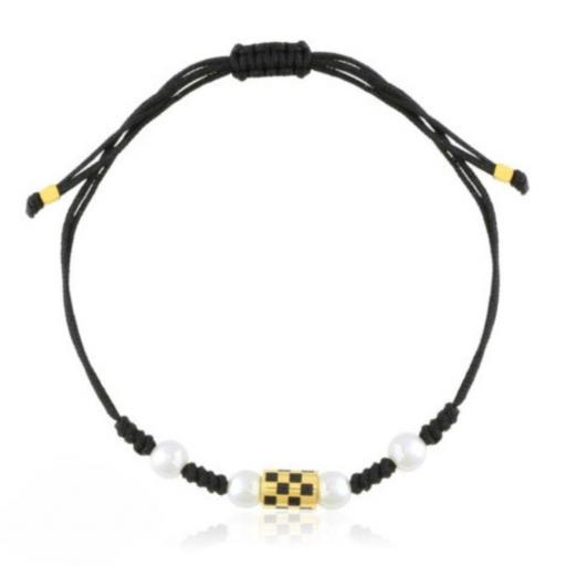 Pulsera de hilo negro y perlas