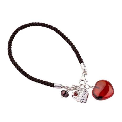 Pulsera que destaca: moderna pulsera de ámbar en forma de corazón