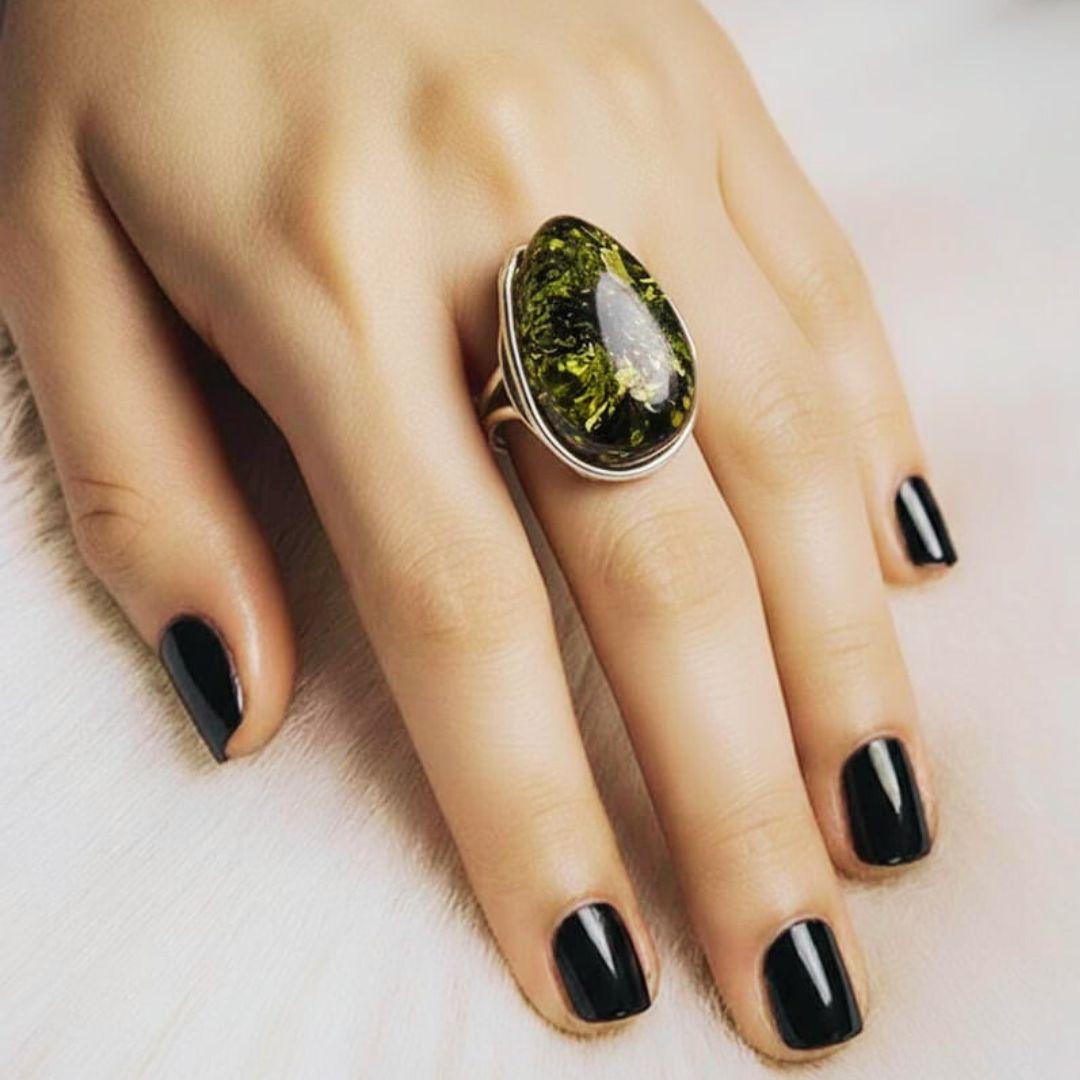 Anillo Vintage en Plata de Ley con Óvalo de Ámbar Báltico