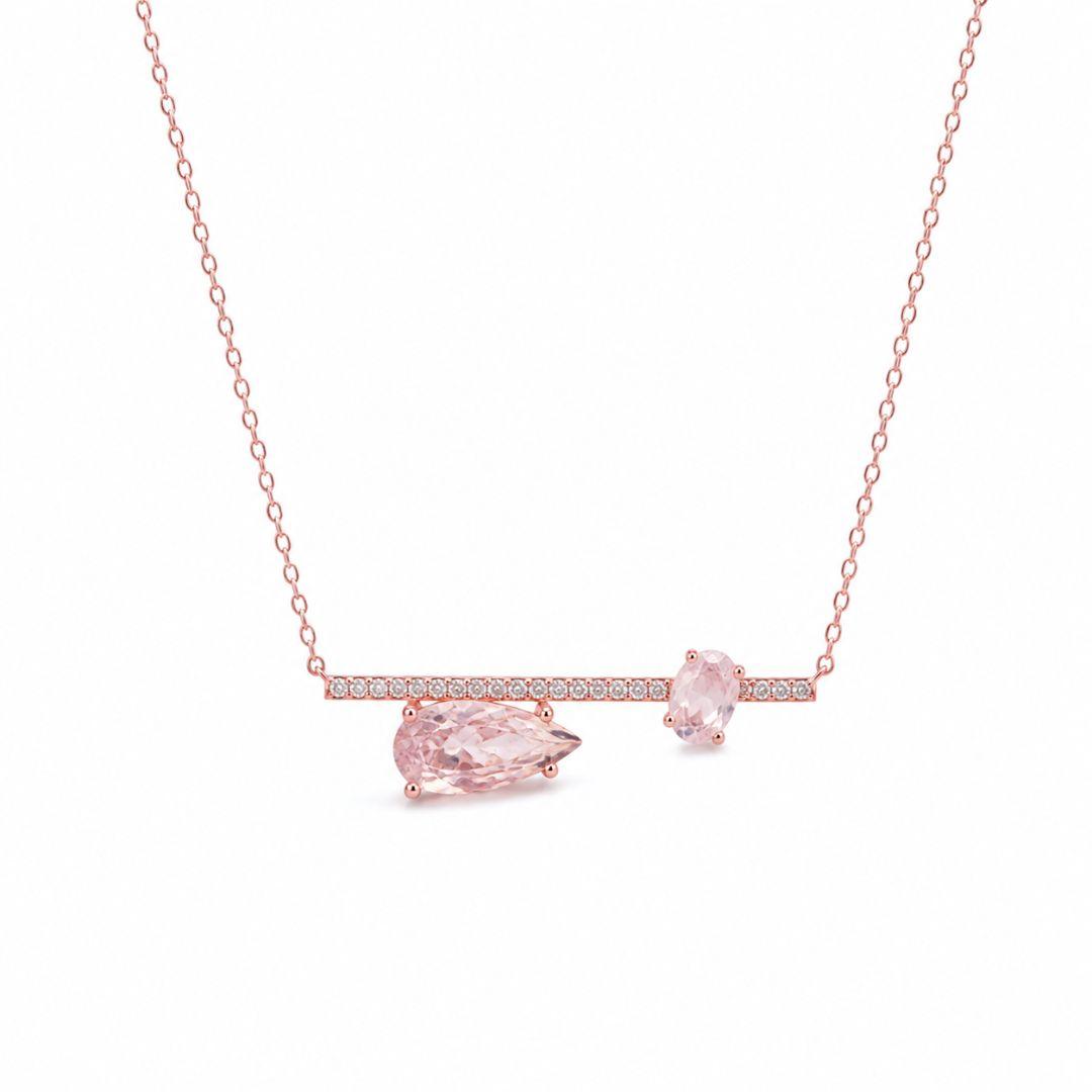 Collar con piedras de color rosa claro en forma lineal