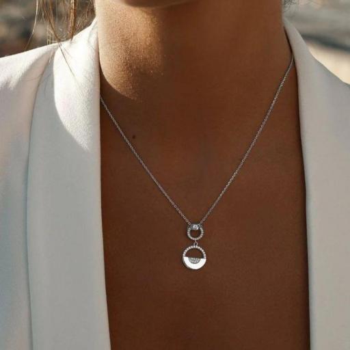 Collar de plata con colgante, dos círculos de diferentes diámetros con circonitas  [1]