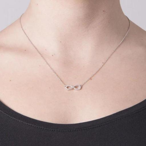 Collar de plata con motivo infinito con circonitas blancas ideal para regalar  [1]