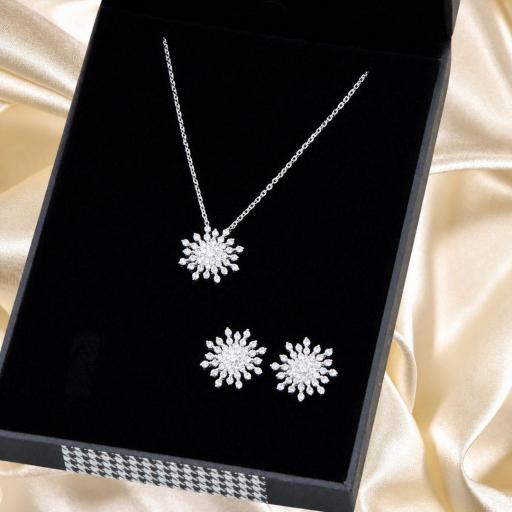 Pendientes Flor Plata 925 Rodiada con Circonitas – Brillo Sofisticado para Momentos Especiales [1]