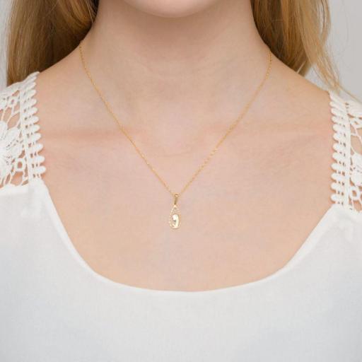 Medalla Virgen Oro 14K con Diamante Natural [1]