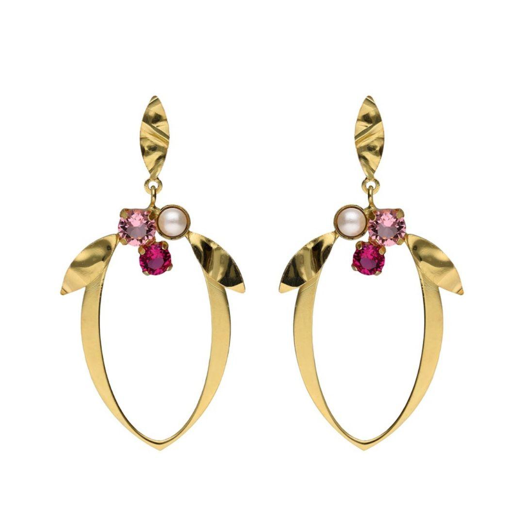 PENDIENTES ALPINA HOJA CON CRISTALES ROSAS Y PERLA EN PLATA DE LEY BAÑADA EN ORO 18K · VICTORIA CRUZ