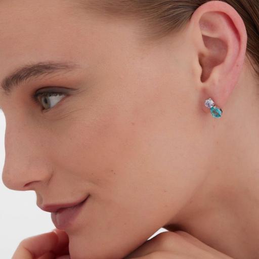 PENDIENTES CORTOS BAY DE CRISTAL AZUL EN PLATA DE LEY BAÑADA EN RODIO · VICTORIA CRUZ [1]