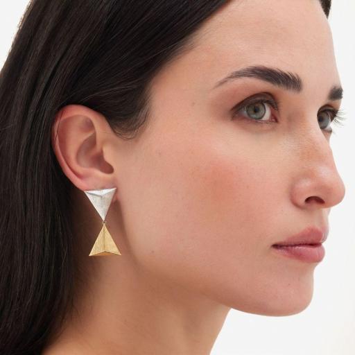PENDIENTES GOOD MORNING TRIÁNGULO BICOLOR EN PLATA DE LEY · VICTORIA CRUZ [1]