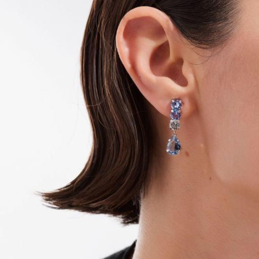 PENDIENTES LARGOS ILLUME DE CRISTAL AZUL EN PLATA DE LEY BAÑADA EN RODIO · VICTORIA CRUZ [1]