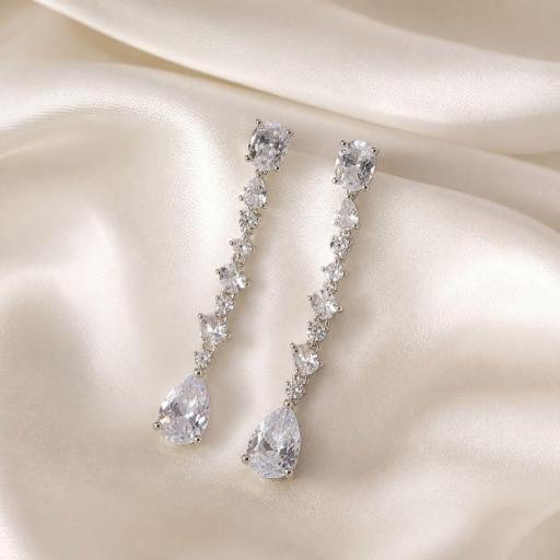 Pendientes Largos Lágrima de Plata – Elegancia Radiante para Novia, Invitada y Eventos Especiales [1]