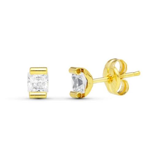 Pendientes Oro Amarillo 9K con Piedra y Garra Curva – Elegancia Clásica
