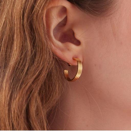 Pendientes aro Nivola en Plata 925 baño Oro 18kt – Victoria Cruz [1]