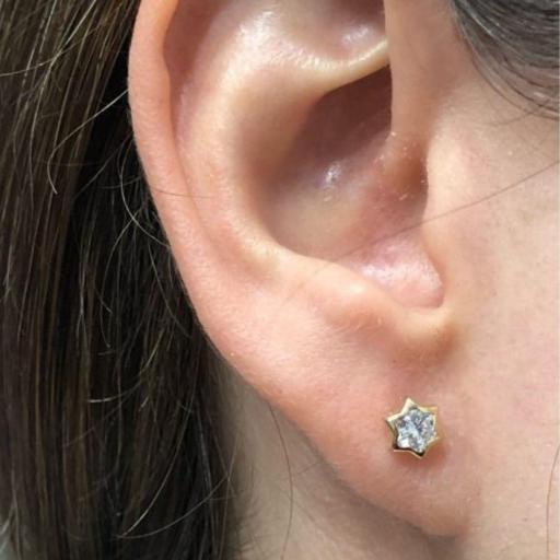 Pendientes de oro 18K en forma de estrella y circonita con rosca [1]