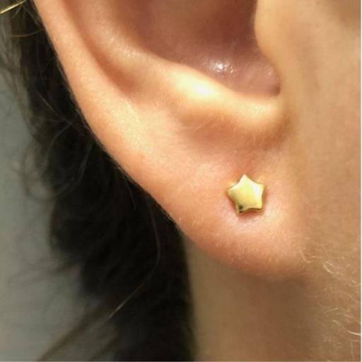 Pendientes pequeños ESTRELLA lisa de oro 18k ideal para niña o como segundo pendiente [2]