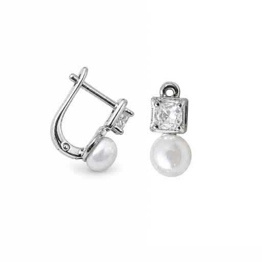 Pendientes pequeños para niña en plata con cierre catalán y perla – Dulzura elegante para momentos especiales [0]
