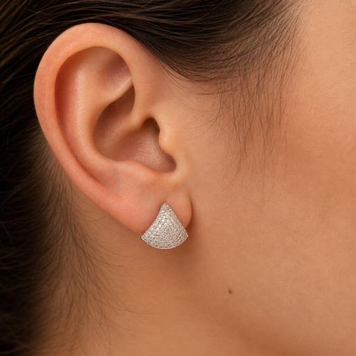 Pendientes pequeños y elegantes de Salvatore en forma triangular  [1]