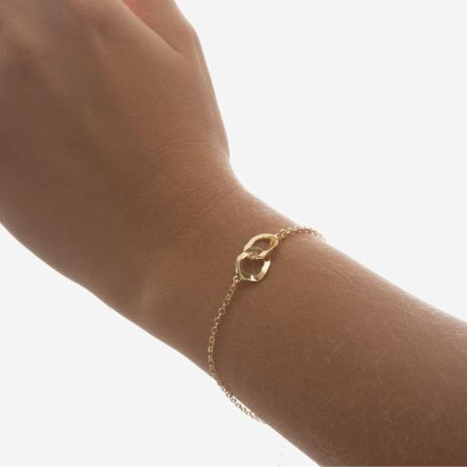 Pulsera Essence Círculos Entrelazados en Plata bañada en Oro 18K – Minimalismo con Carácter [1]