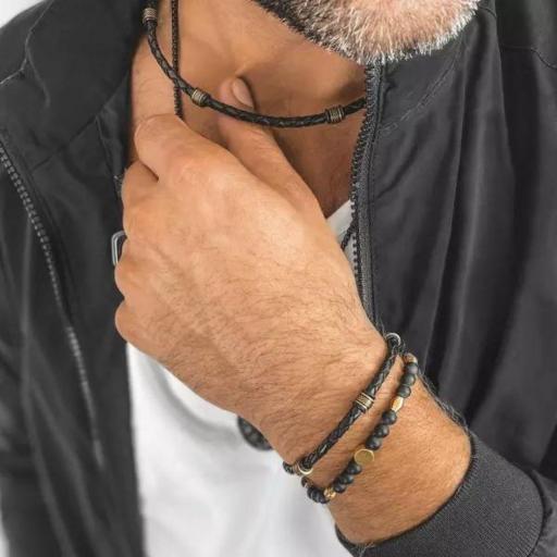 Pulsera moderna de hombre con dijes chapadas en oro y correa trenzada negra [1]